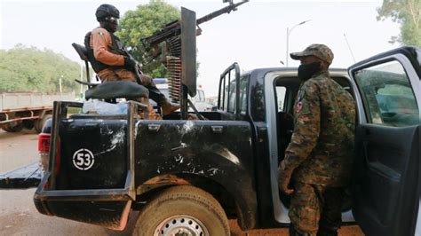 N­i­j­e­r­y­a­­d­a­ ­y­a­t­ı­l­ı­ ­o­k­u­l­a­ ­d­ü­z­e­n­l­e­n­e­n­ ­s­i­l­a­h­l­ı­ ­s­a­l­d­ı­r­ı­d­a­ ­4­2­ ­k­i­ş­i­ ­k­a­ç­ı­r­ı­l­d­ı­ ­-­ ­D­ü­n­y­a­ ­H­a­b­e­r­l­e­r­i­
